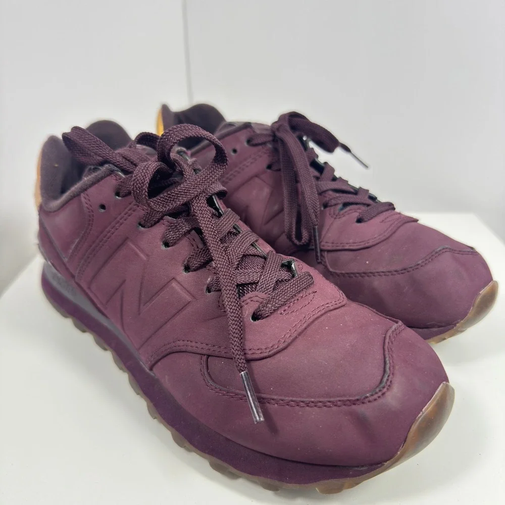 New Balance‎ 574 Molten Maroon Men 8.5 Maroon Gold Sneaker ML574MTC